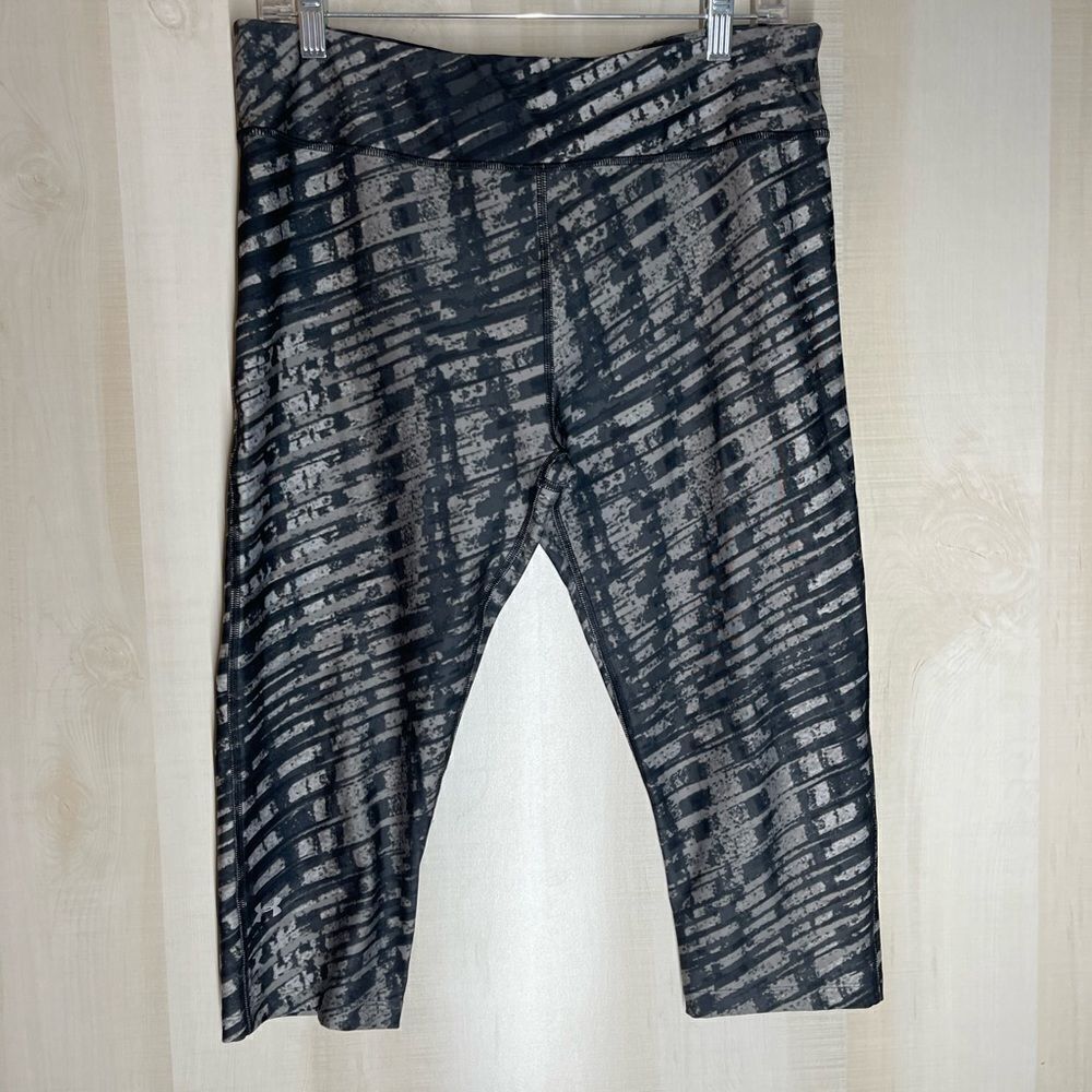 Under Armour black and grey capri length compression‎ leggings, size XL